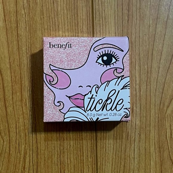 Benefit 'Tickle' Powder Highlighter - Picture 1 of 2